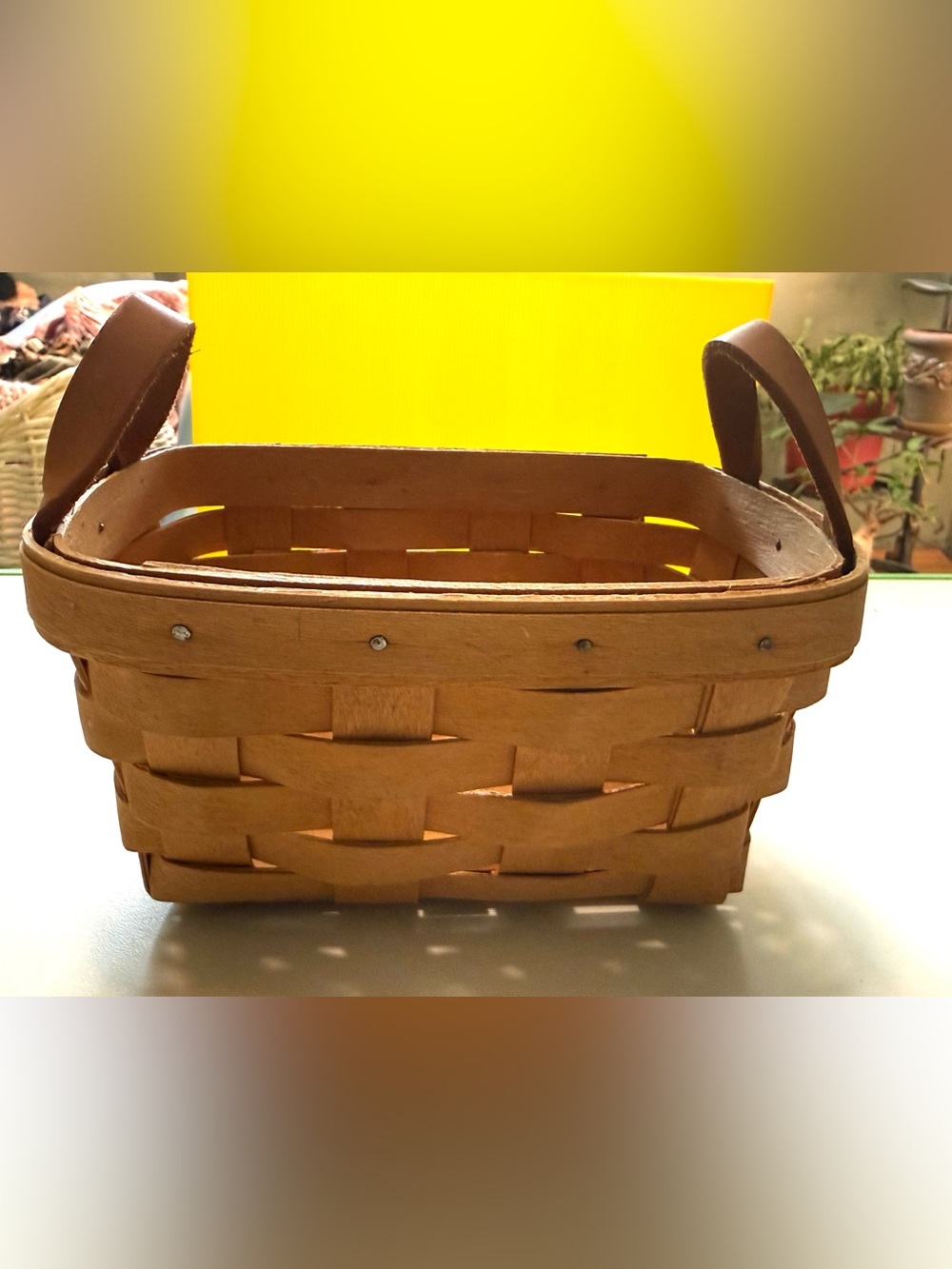 A vintage Longaberger basket 1998, authentic basket is handmade in Ohio